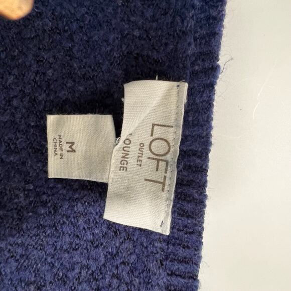 Loft vee neck long sleeve sweater. Women’s size medium. Ribbed waist and sleeve - Picture 5 of 5